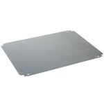 Placa de Montaje Metálica de Dimensiones 950x550mm y Peso 10.2kg. Accesorio para Tableros Murales Spacial de Marca Schneider Electric (NSYMM106). La Placa es Para Acoplar a Tableros NSYCRN106250, NSYCRN106300